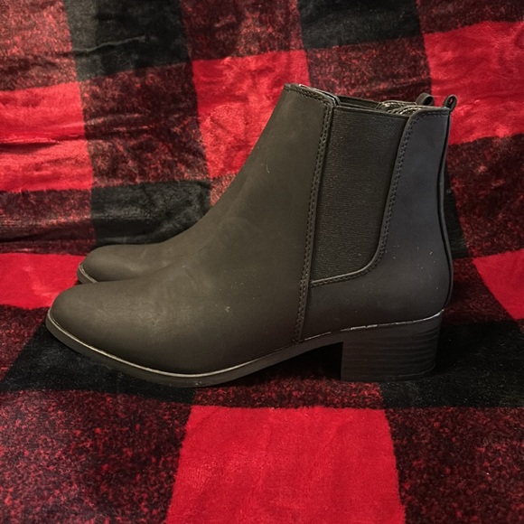 Qupid Women's Repeat | Chelsea Ankle Low Heel Boots, Black Size 7.5 - Picture 3 of 7